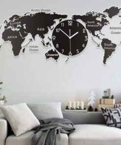 Reloj de pared minimalista con mapa artístico